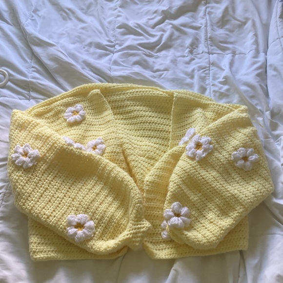 Oversized Crochet daisy cardigan - Picture 3 of 4
